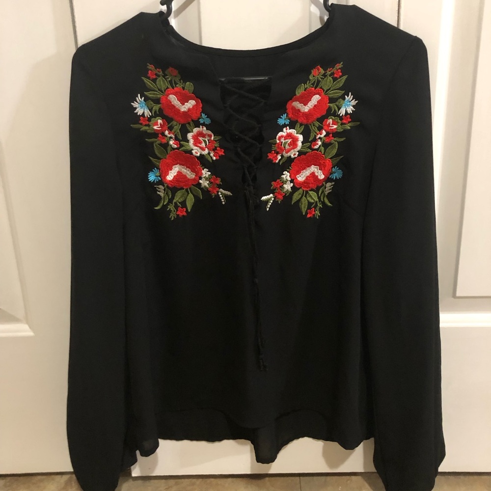 EMBROIDERY BLOUSE